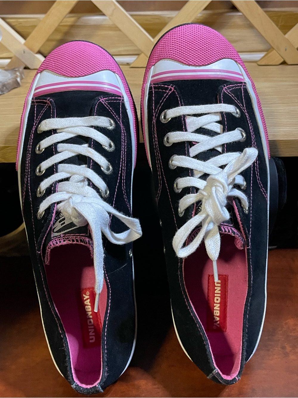 UNIONBAY Black and Pink Women's Sz 11 Low-Top Leather & Suede Upper / Classic